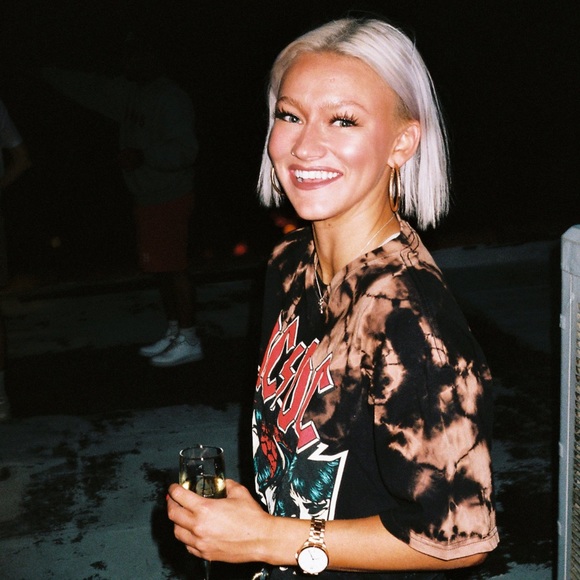 Meet your Posher, Taylor - Picture 1 of 1